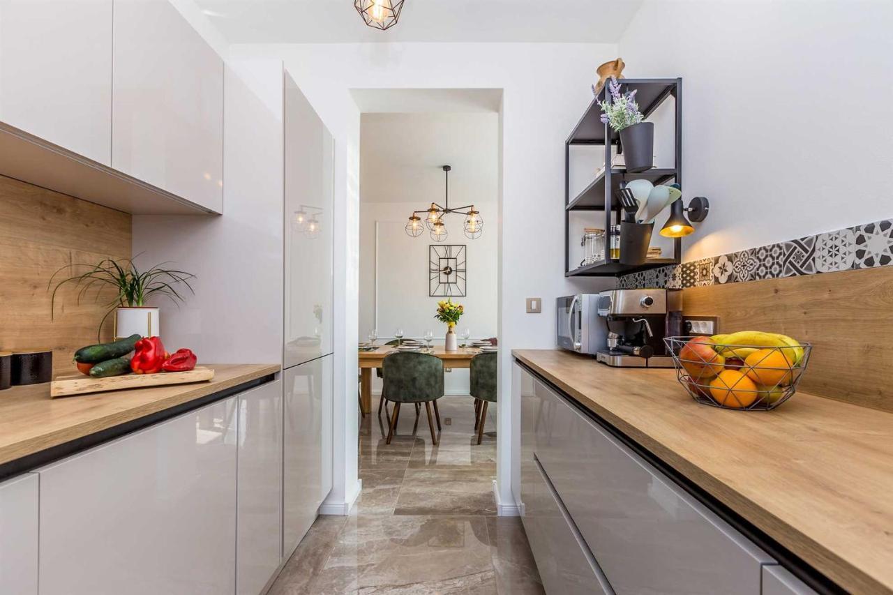 Luxury Apartment Viktorija With Private Pool Cizici Luaran gambar
